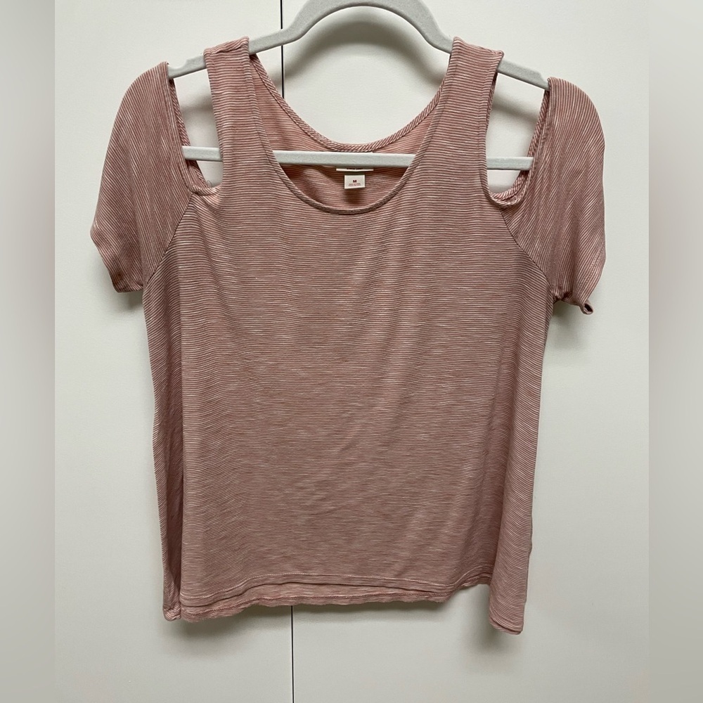 Mossimo supply Co, summer shirt. Size M but also fits size Lg